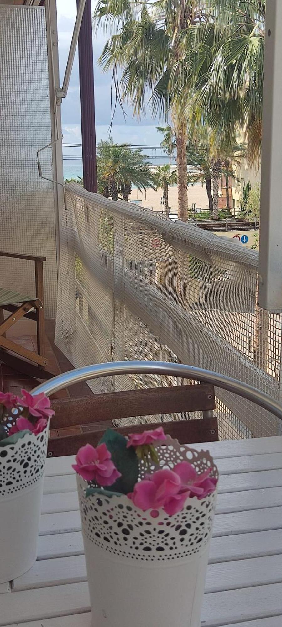 ENCANTADOR apartamento frente a la playa de Bara Roda de Berà  Exterior foto